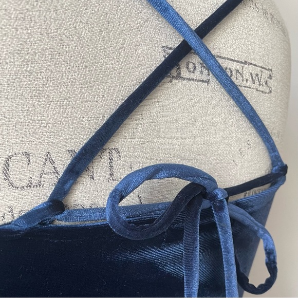 Midnight blue velvet formal dress gown with strappy back and high slit - Picture 6 of 16